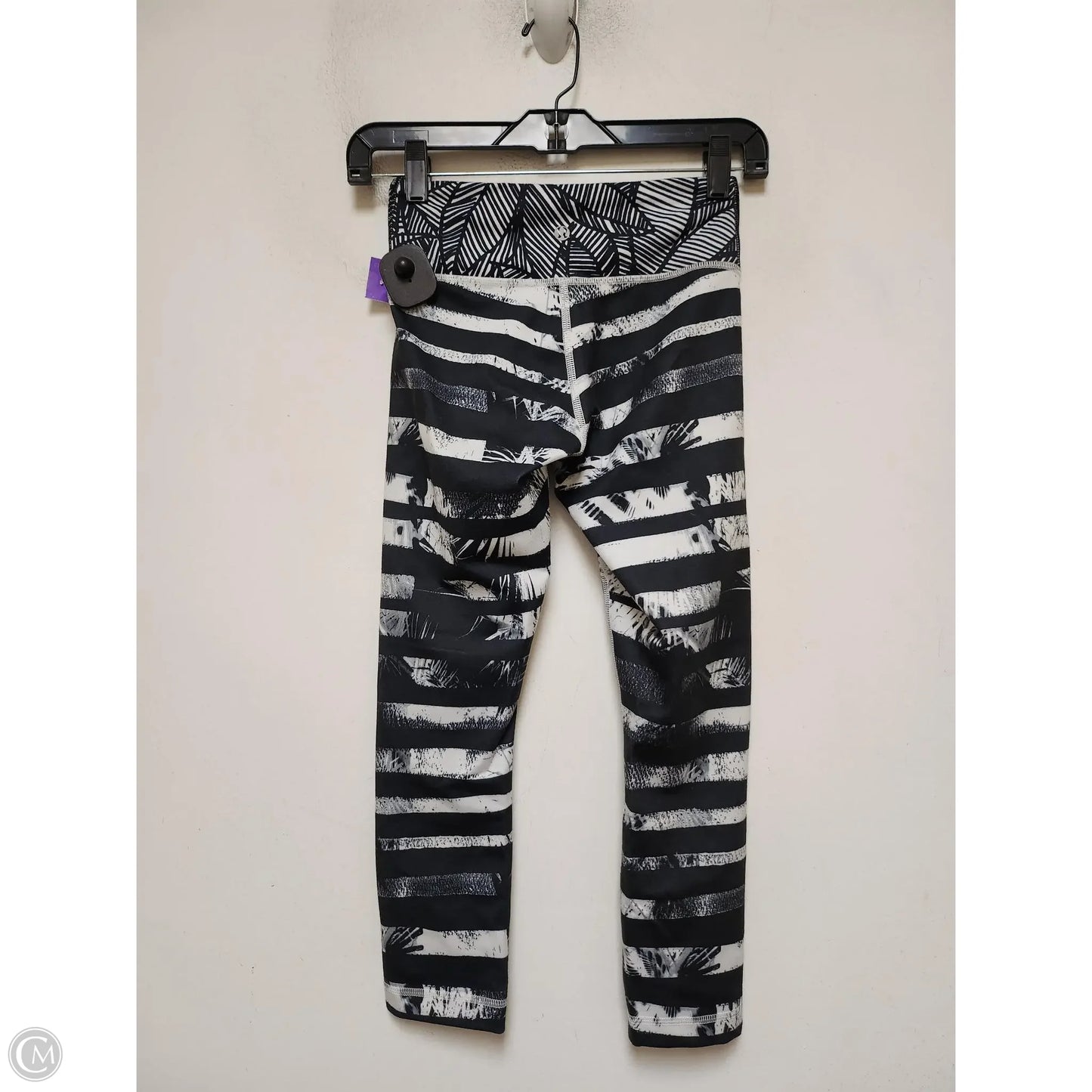 Athletic Leggings Capris By Lululemon In Black & White, Size: S