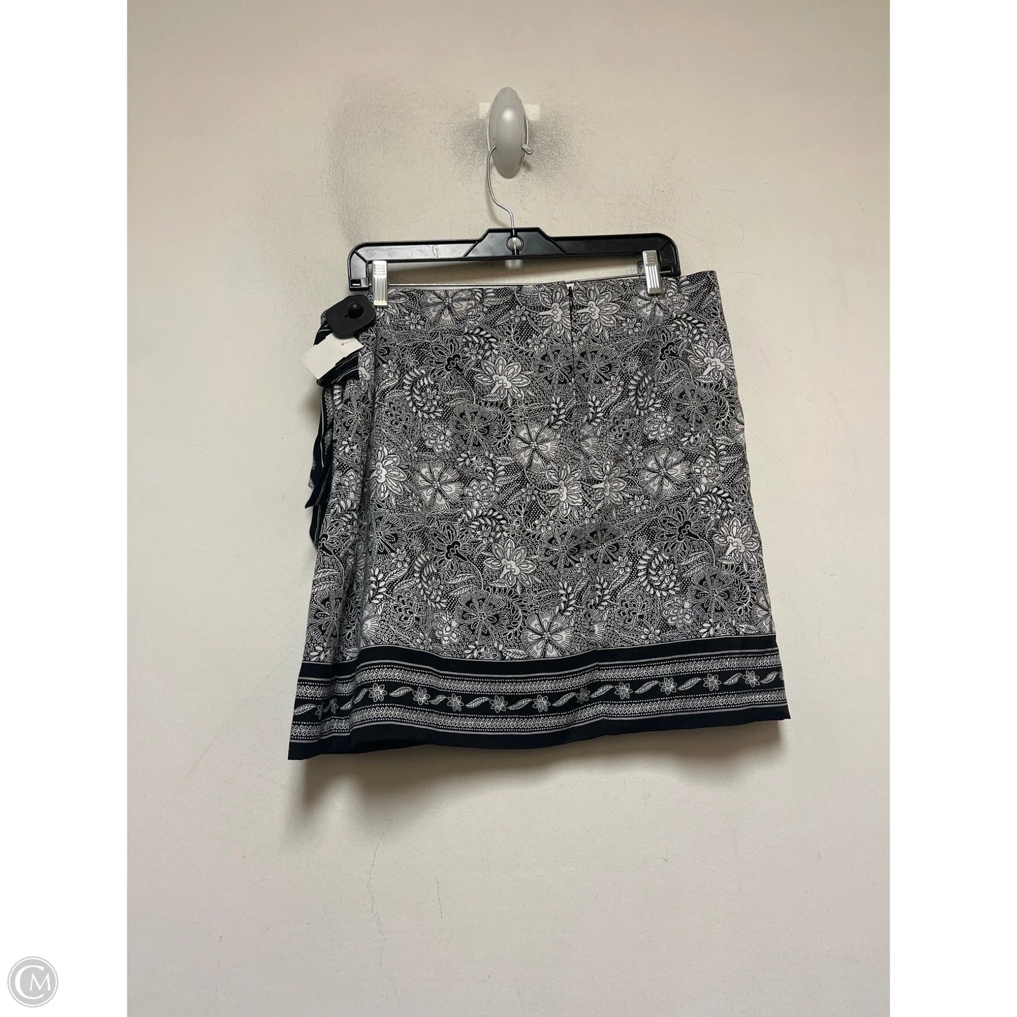 Skirt Mini & Short By Loft In Black & White, Size: 14