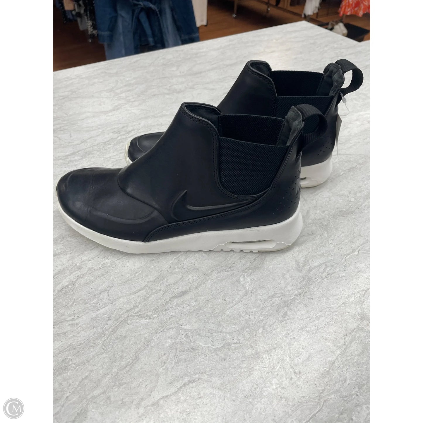 Shoes Sneakers By Nike In Black & White, Size: 7.5