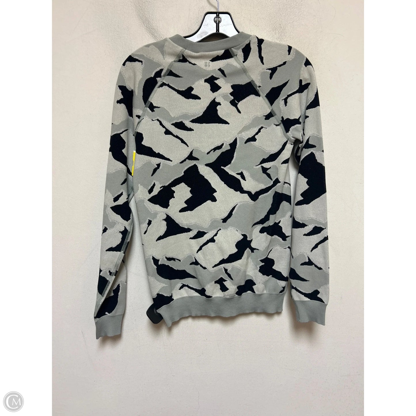 Athletic Top Long Sleeve Crewneck By Sweaty Betty In Camouflage Print, Size: S