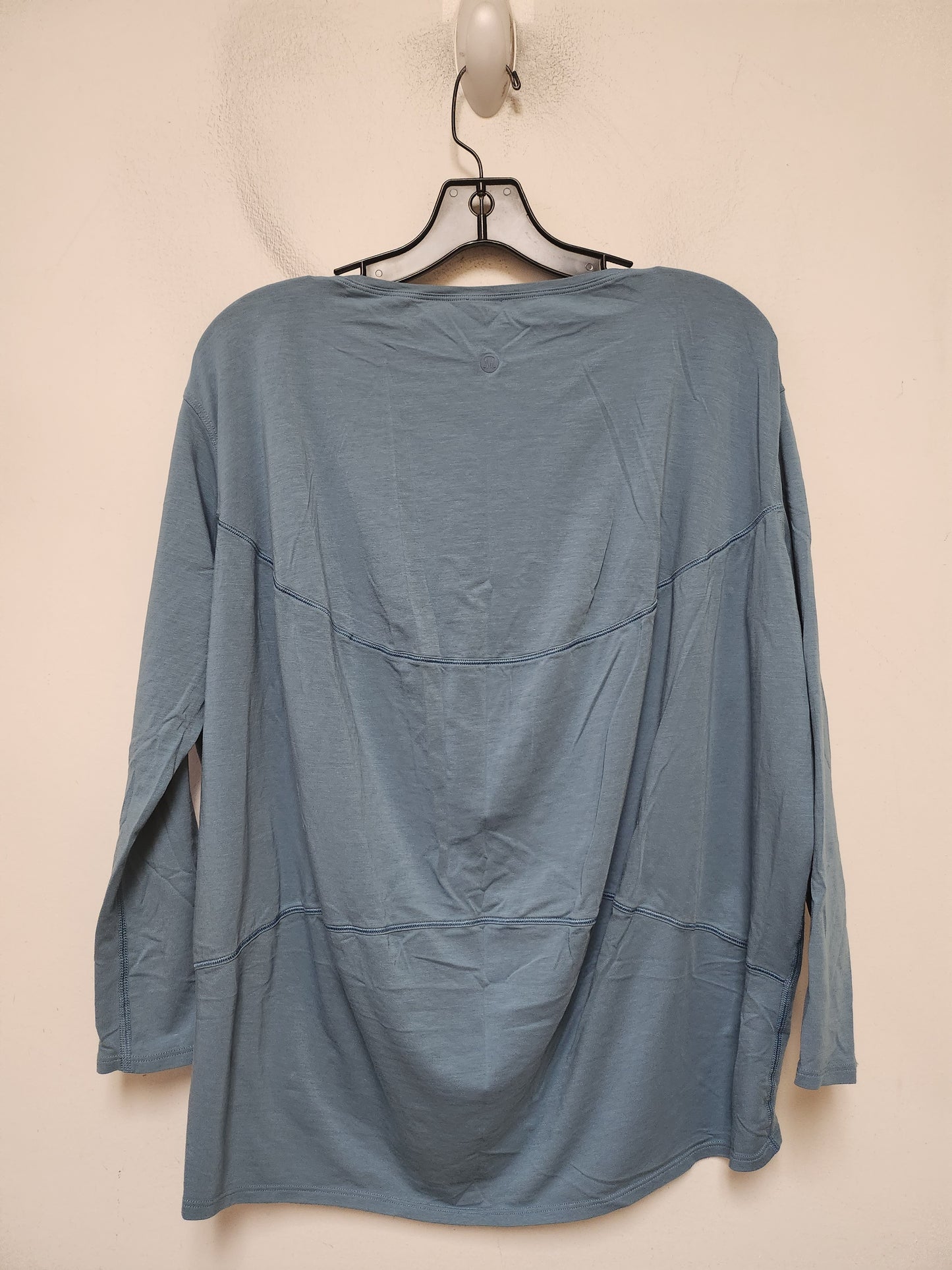Athletic Top Long Sleeve Crewneck By Lululemon In Blue, Size: S