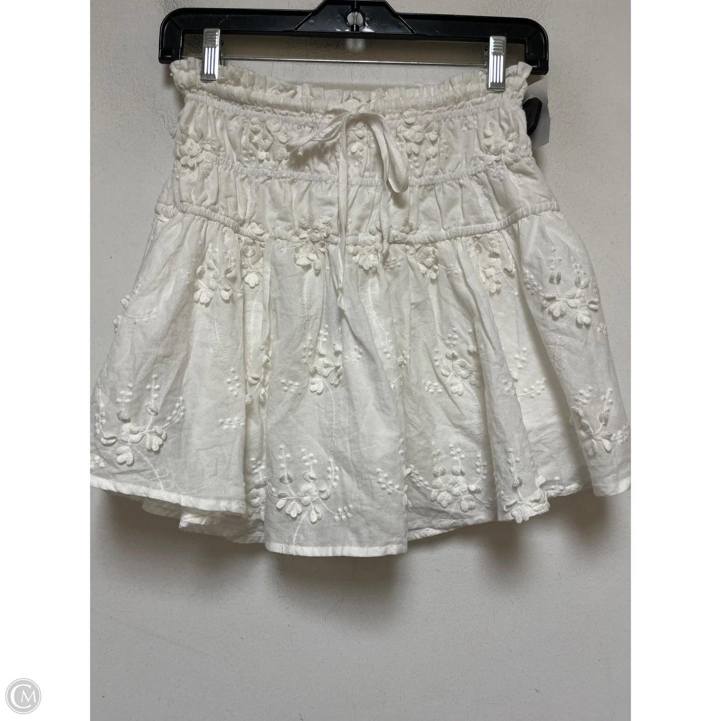 Skirt Mini & Short By Francesca's In White, Size: 4
