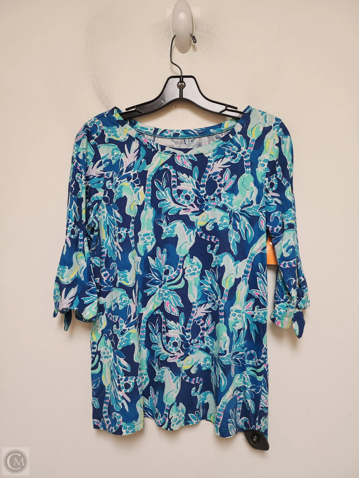 Top Short Sleeve Designer By Lilly Pulitzer In Tropical Print, Size: M