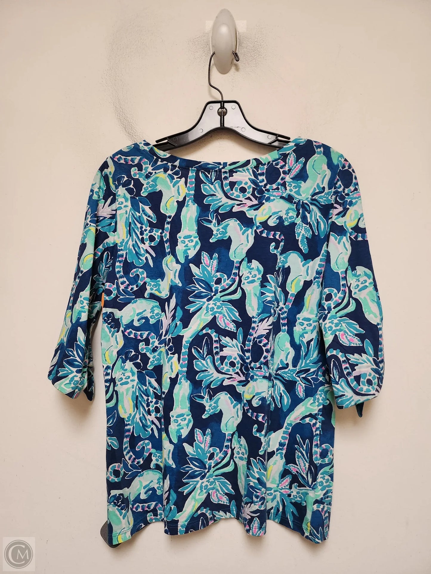 Top Short Sleeve Designer By Lilly Pulitzer In Tropical Print, Size: M
