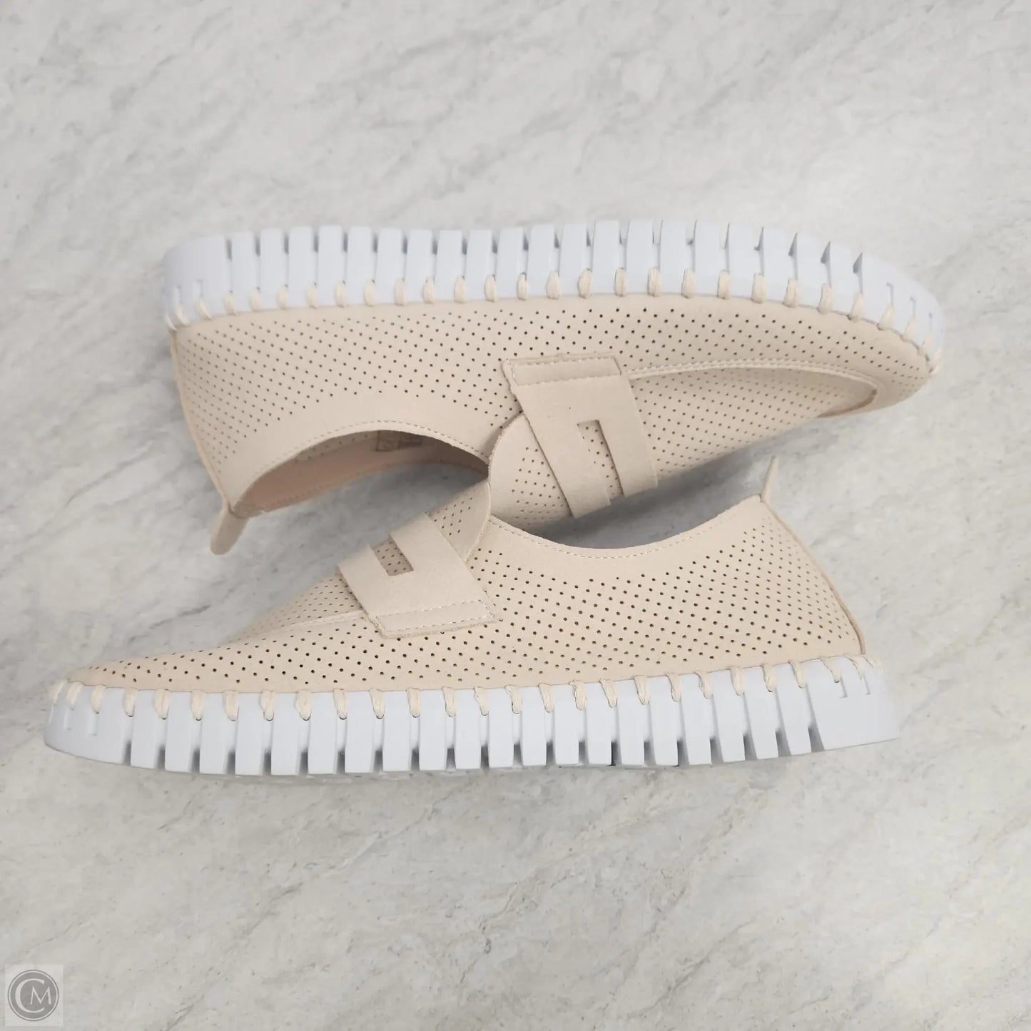 Shoes Flats By Clothes Mentor In Cream, Size: 6.5