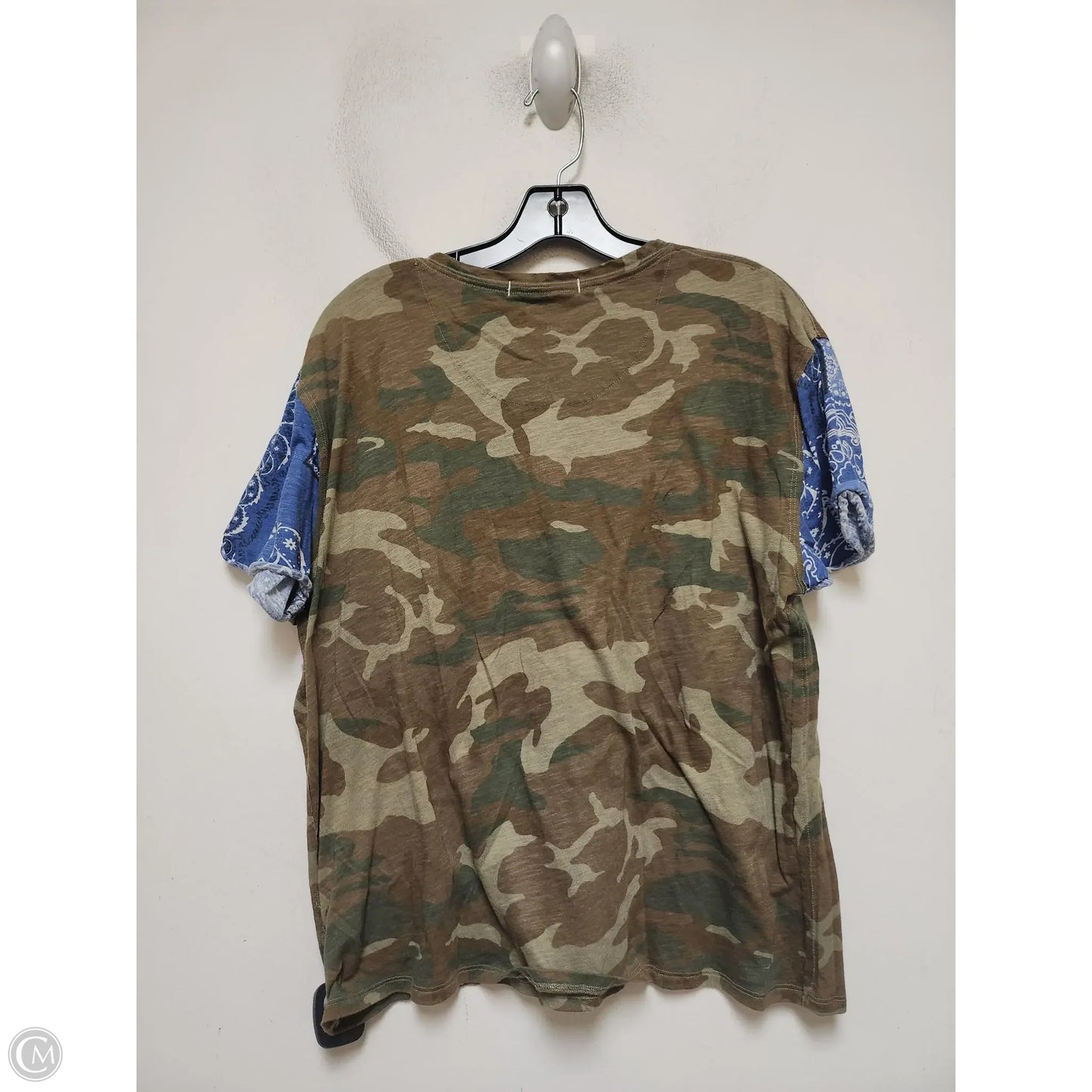Top Short Sleeve By We The Free In Camouflage Print, Size: S