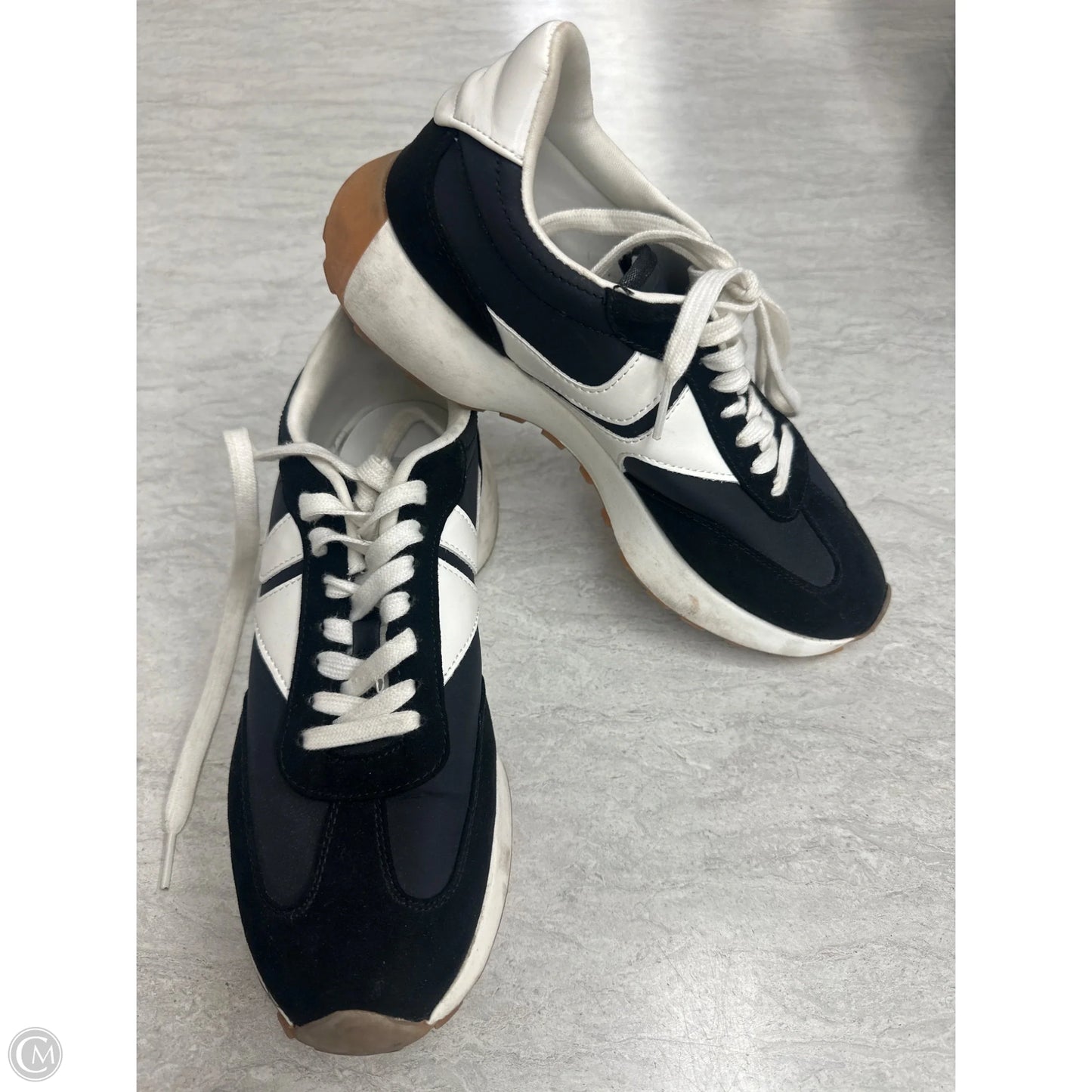 Shoes Sneakers By Steve Madden In Black & White, Size: 10