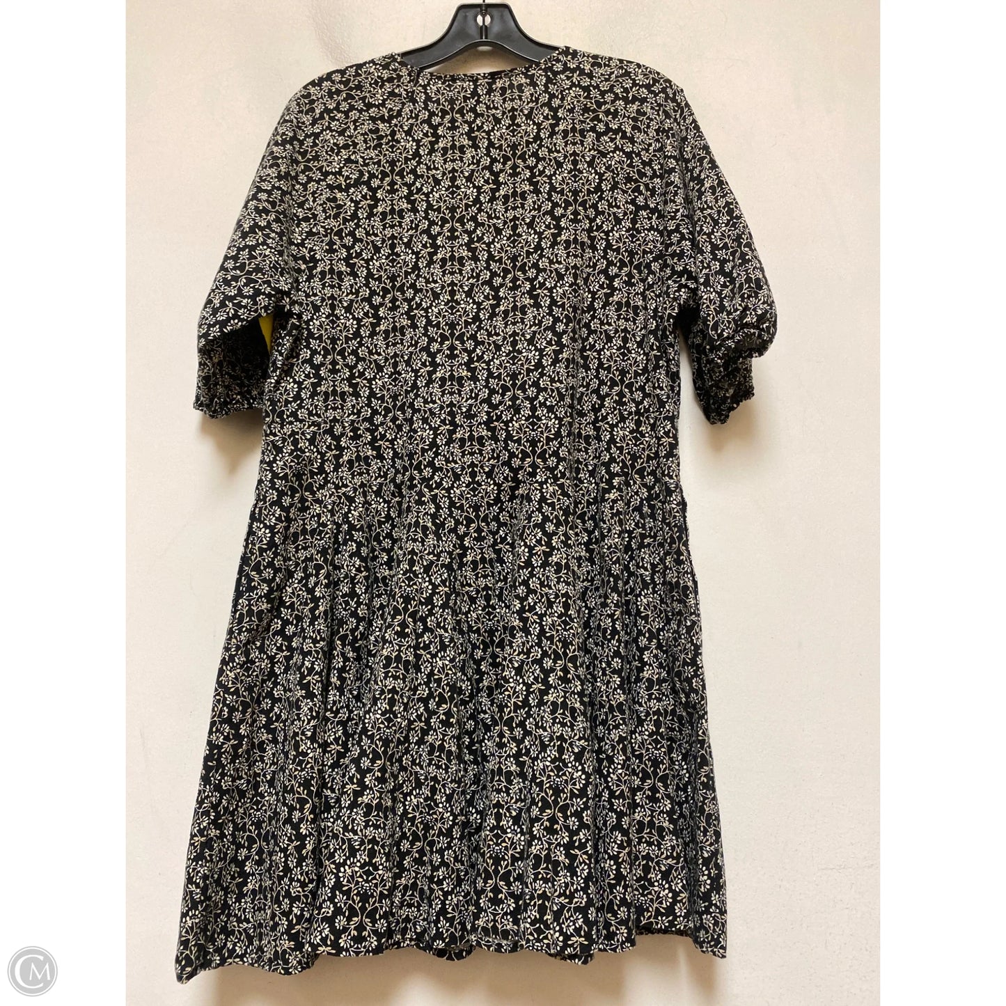 Dress Casual Short By Universal Thread In Floral Print, Size: M
