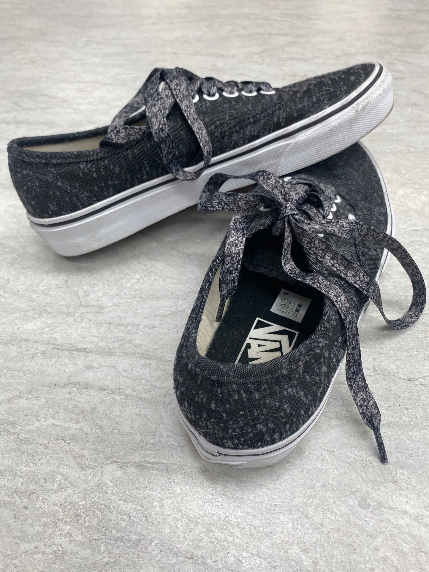 Shoes Sneakers By Vans In Grey, Size: 8.5