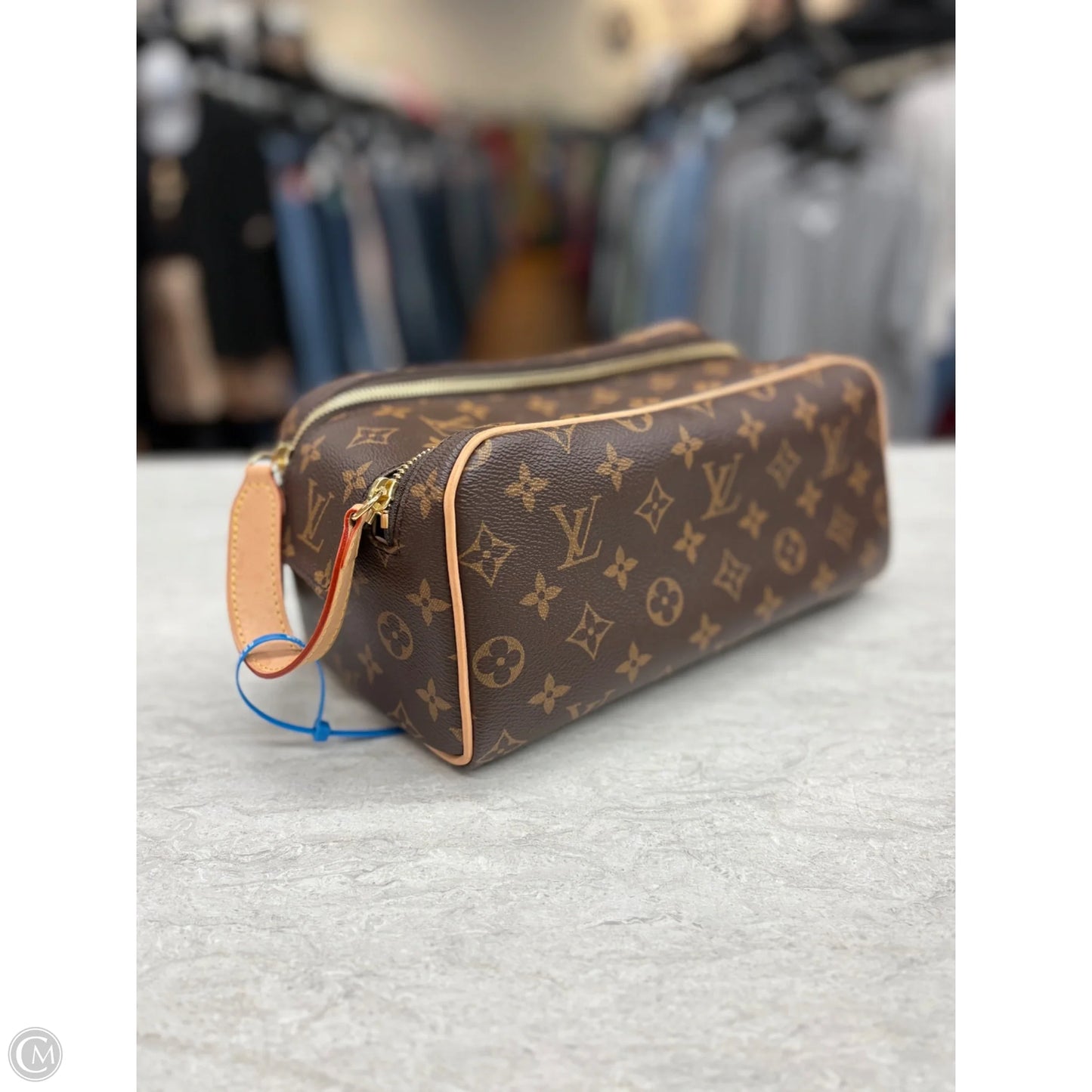 Makeup Bag Luxury Designer By Louis Vuitton, Size: Large