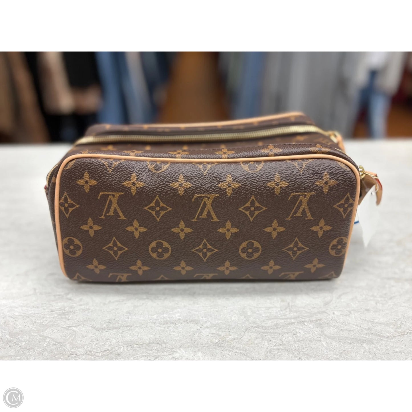 Makeup Bag Luxury Designer By Louis Vuitton, Size: Large