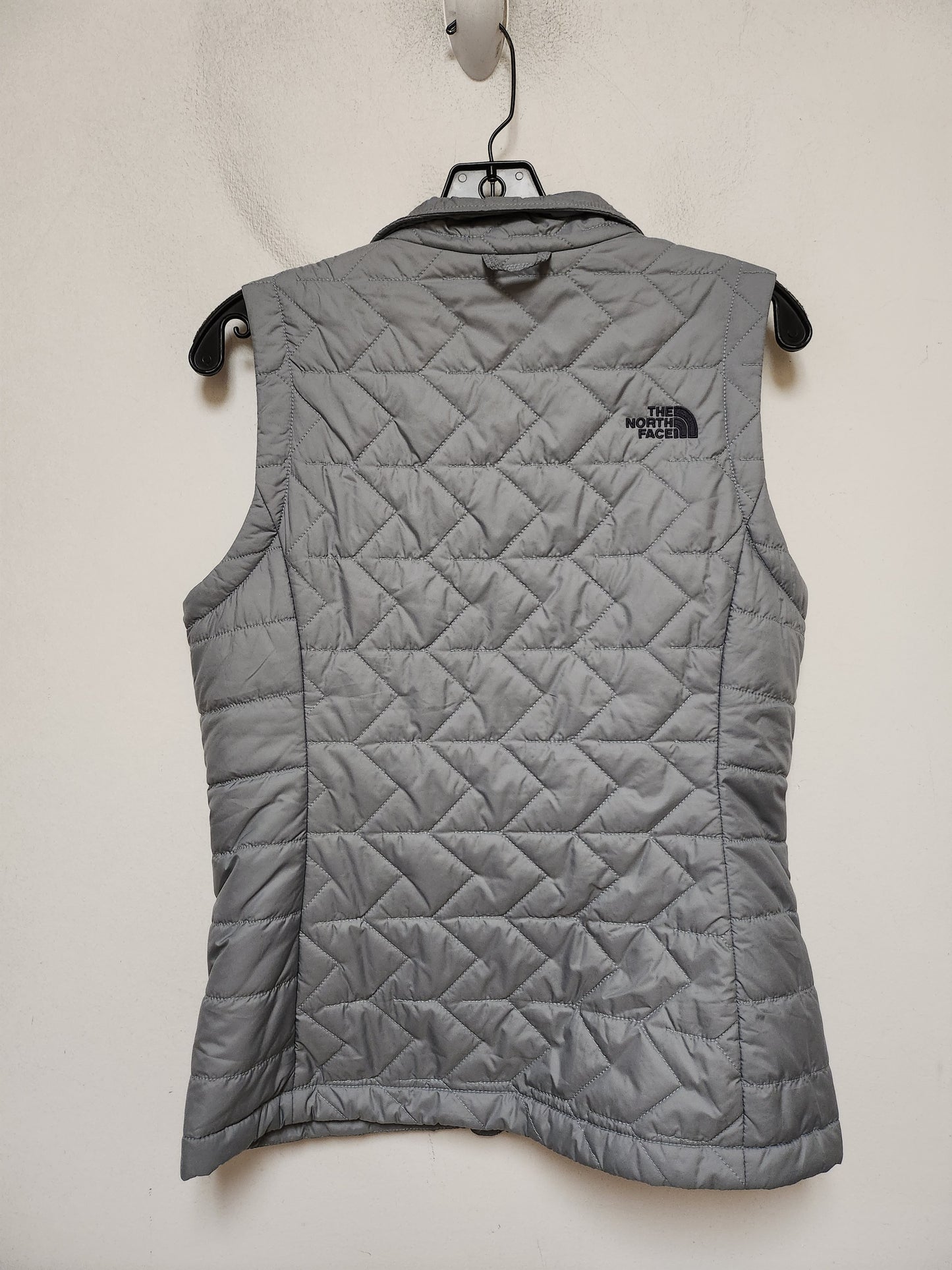 Vest Puffer & Quilted By The North Face In Grey, Size: S