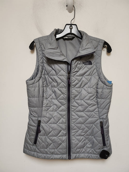 Vest Puffer & Quilted By The North Face In Grey, Size: S