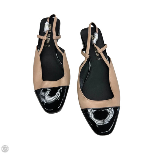 Shoes Flats By Anne Klein In Black & Tan, Size: 9.5