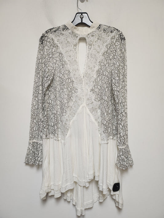 Top Long Sleeve By Free People In Black & White, Size: M