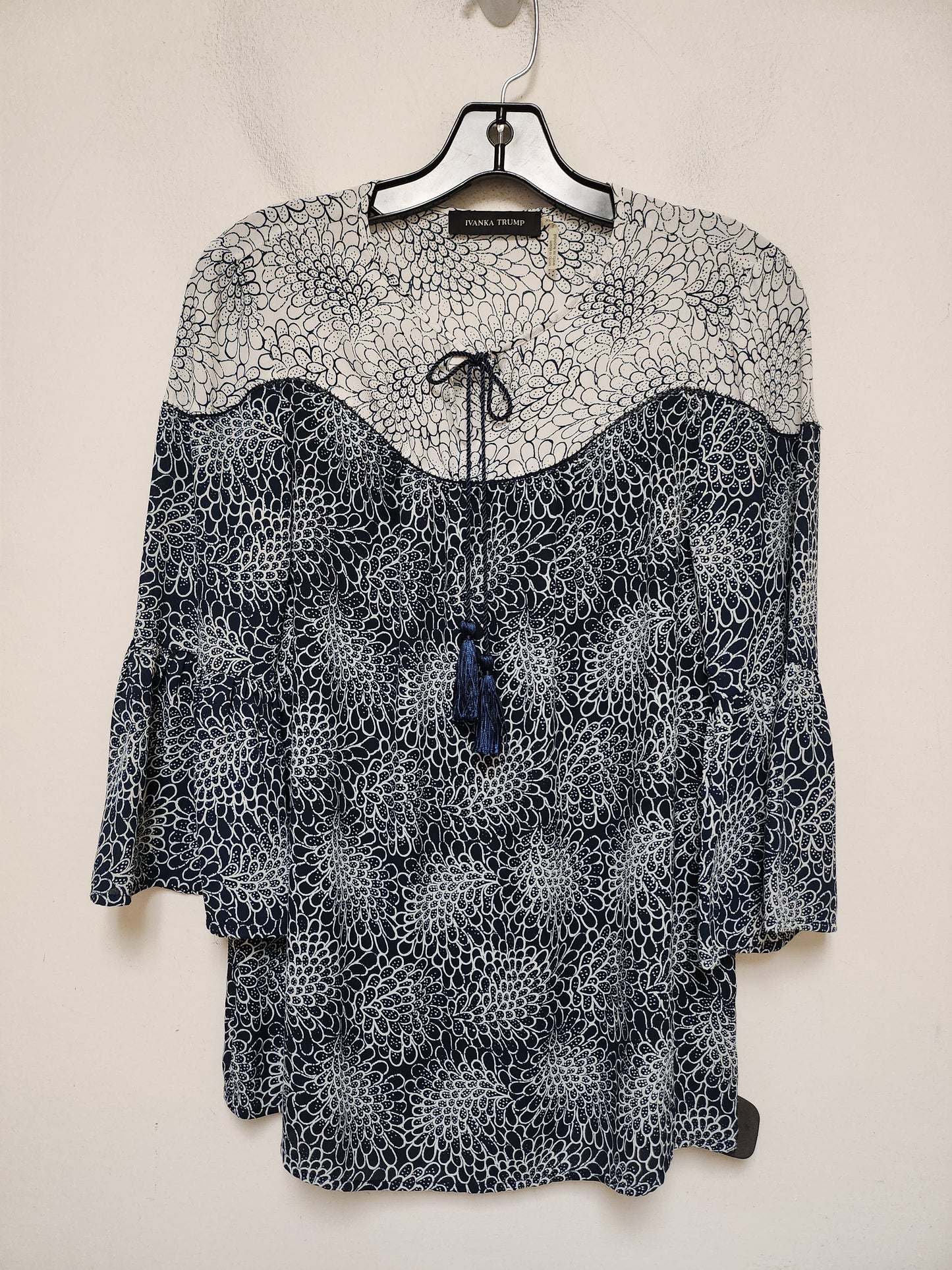 Top Long Sleeve By Ivanka Trump In Blue & White, Size: Xs