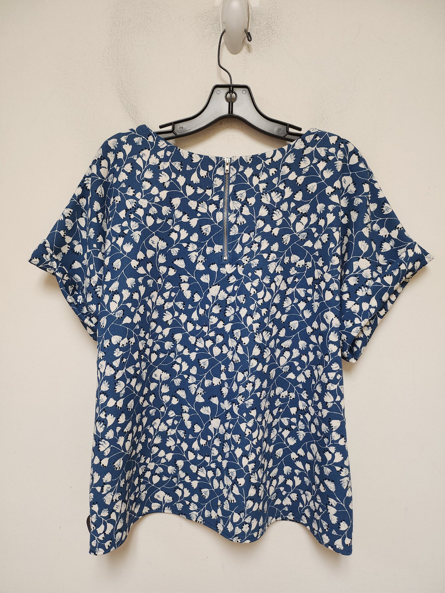 Top Short Sleeve By Melloday In Blue & White, Size: L