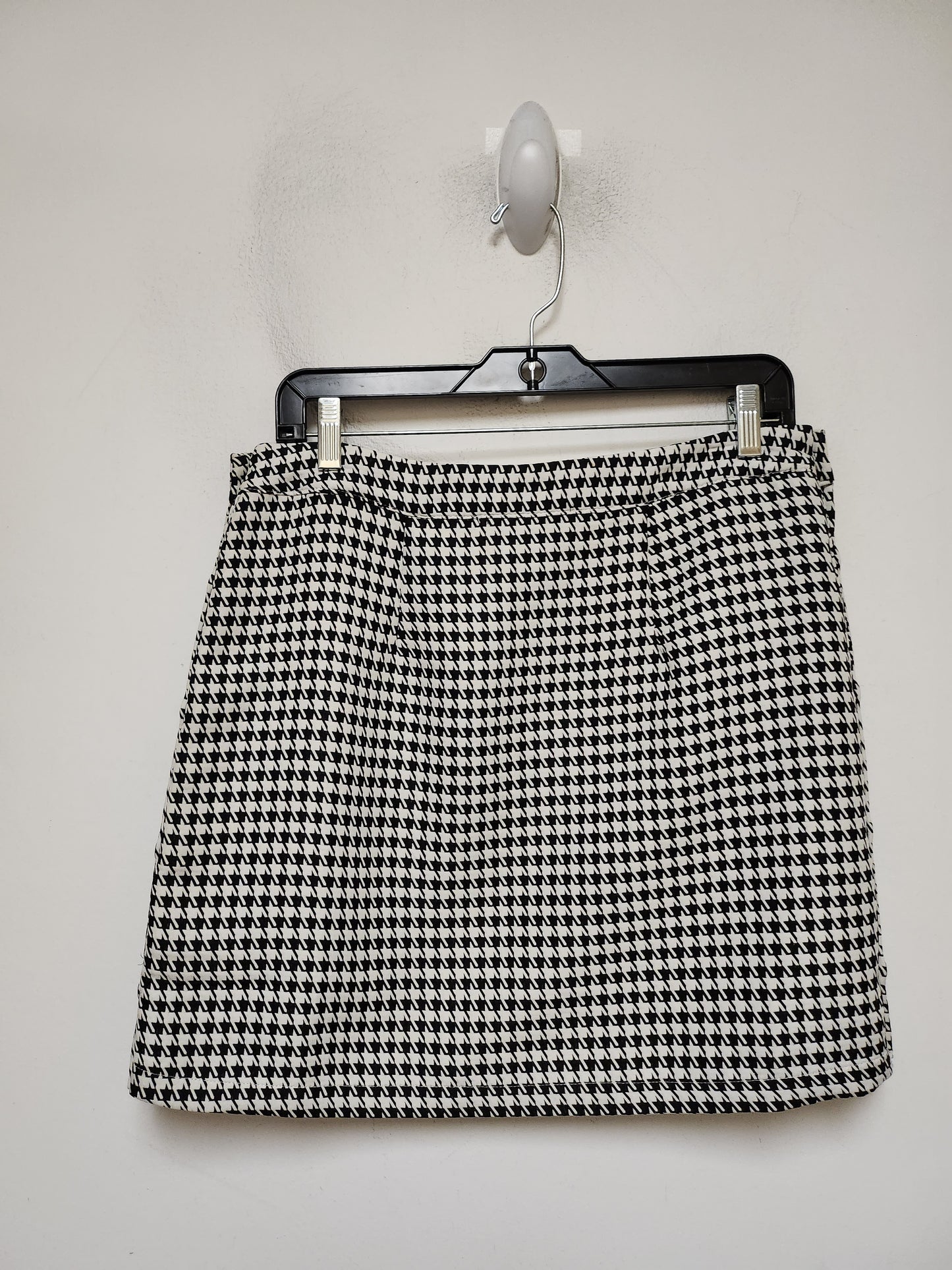 Skirt Mini & Short By Sugar Lips In Black & White, Size: 8