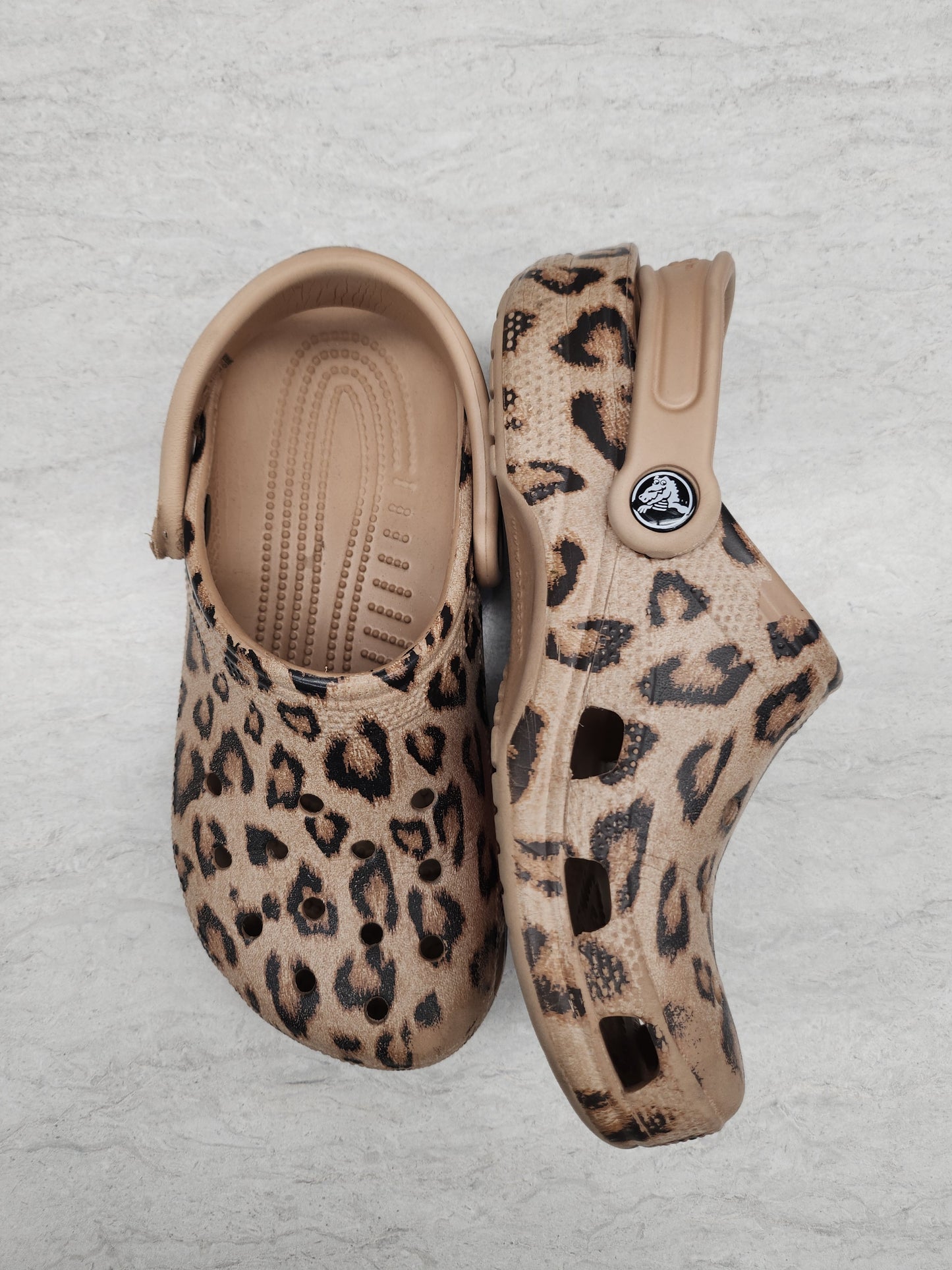 Shoes Flats By Crocs In Animal Print, Size: 6