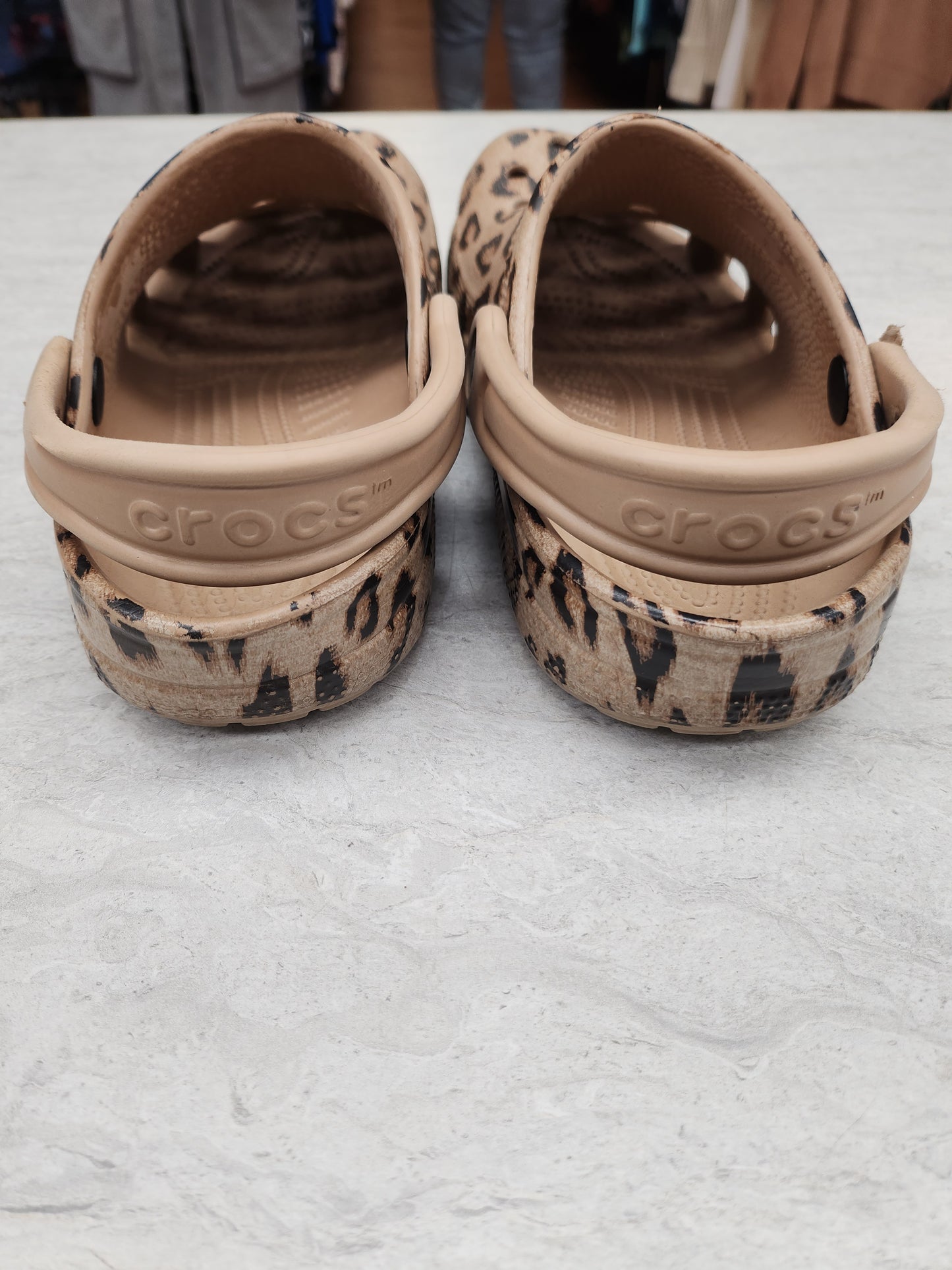 Shoes Flats By Crocs In Animal Print, Size: 6