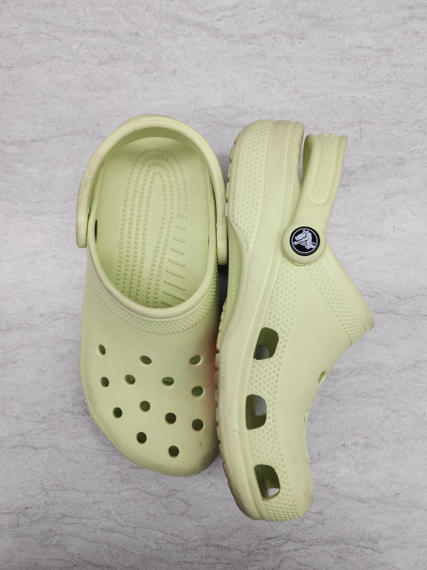 Shoes Flats By Crocs In Green, Size: 6