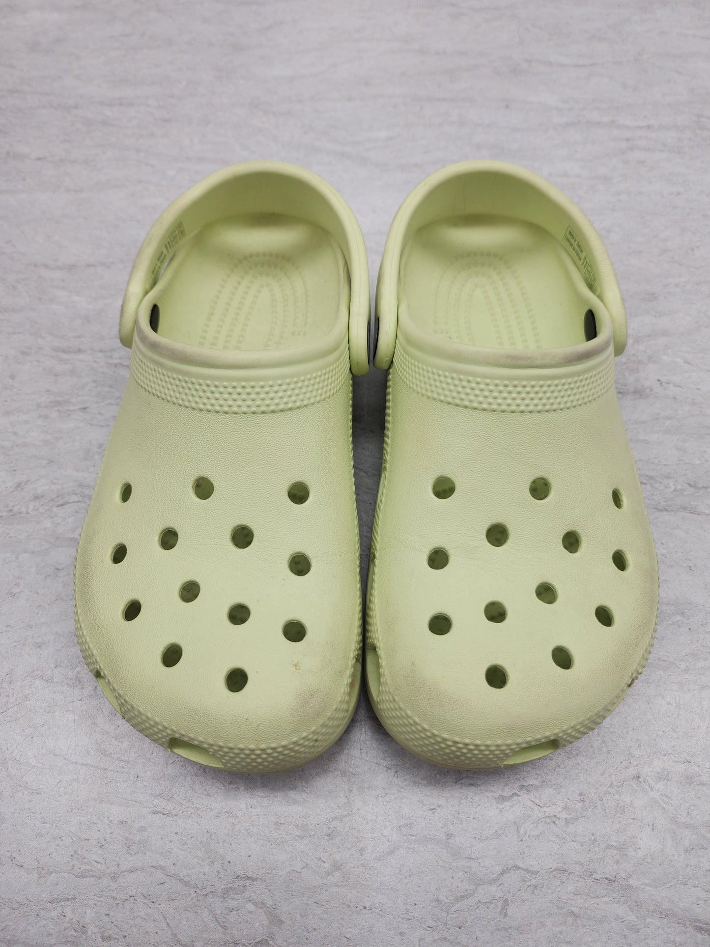 Shoes Flats By Crocs In Green, Size: 6