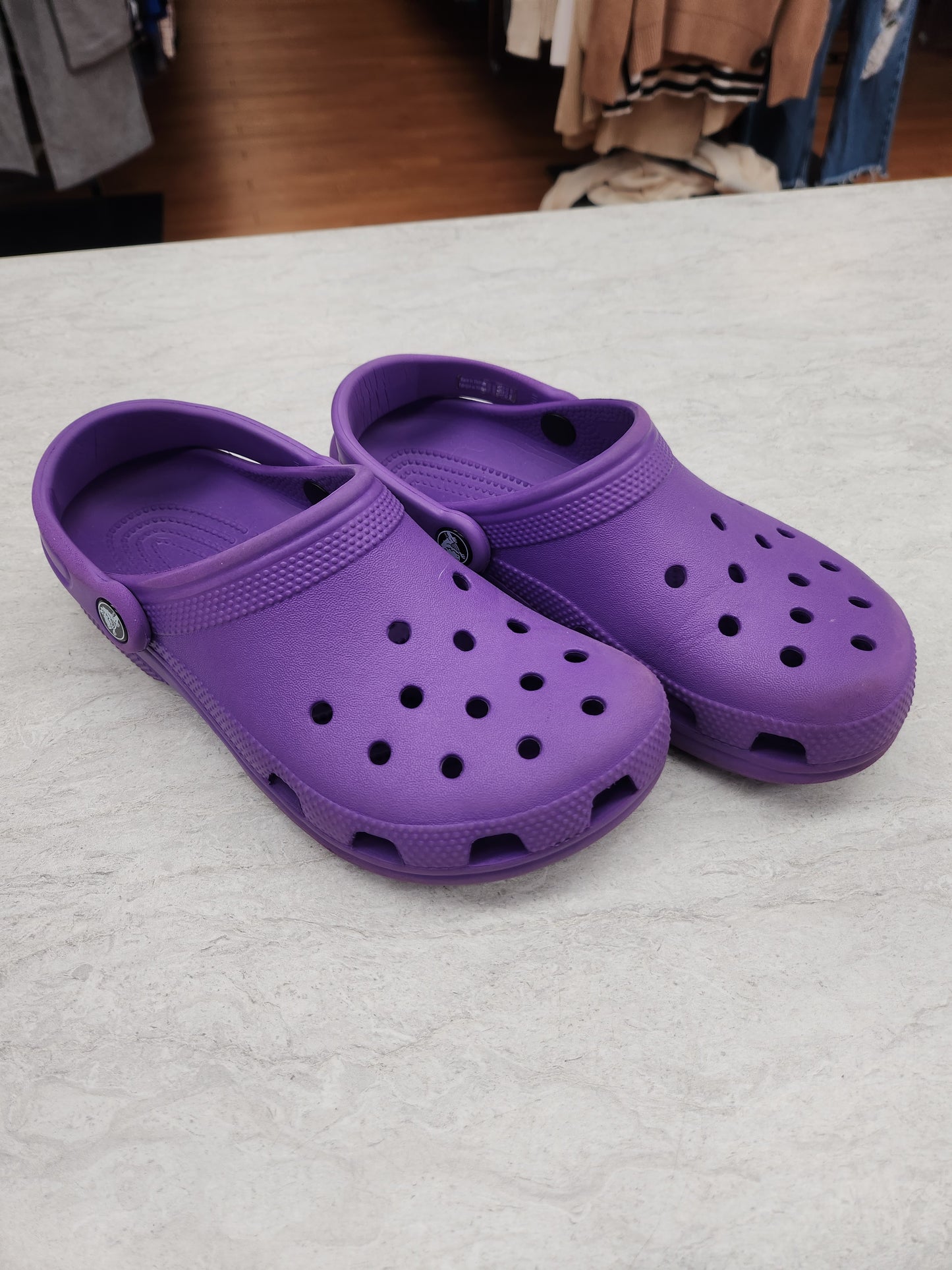 Shoes Flats By Crocs In Purple, Size: 6