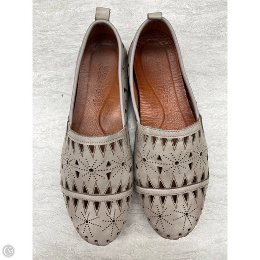 Shoes Flats By Spring Step In Taupe, Size: 9
