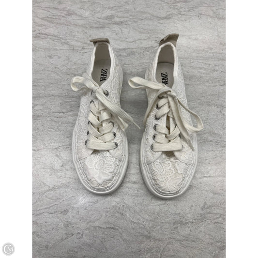 Shoes Sneakers By Zara In White, Size: 6