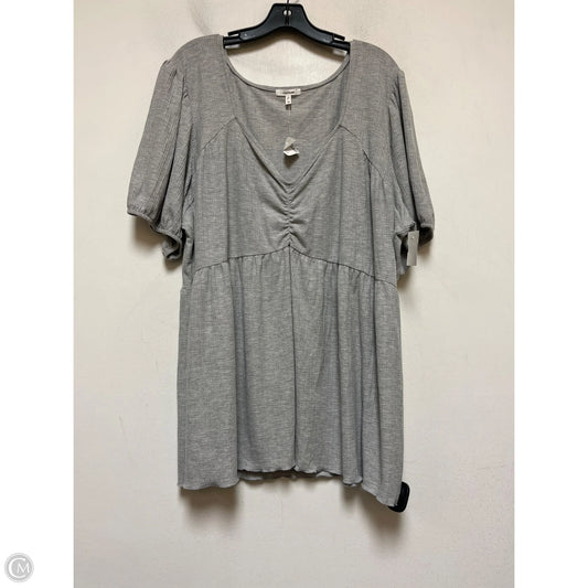 Top Short Sleeve By Maurices In Grey, Size: 4x