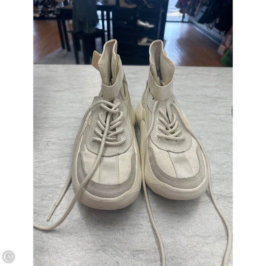 Shoes Designer By Ugg In Cream, Size: 7