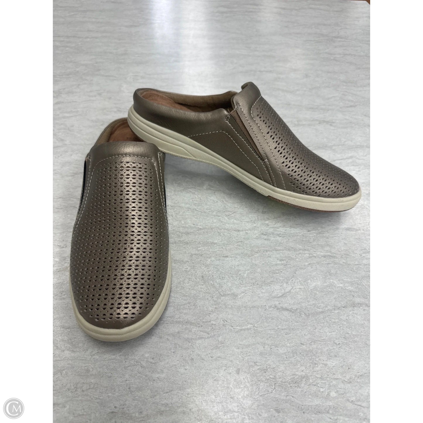 Shoes Flats By Earth In Taupe, Size: 9