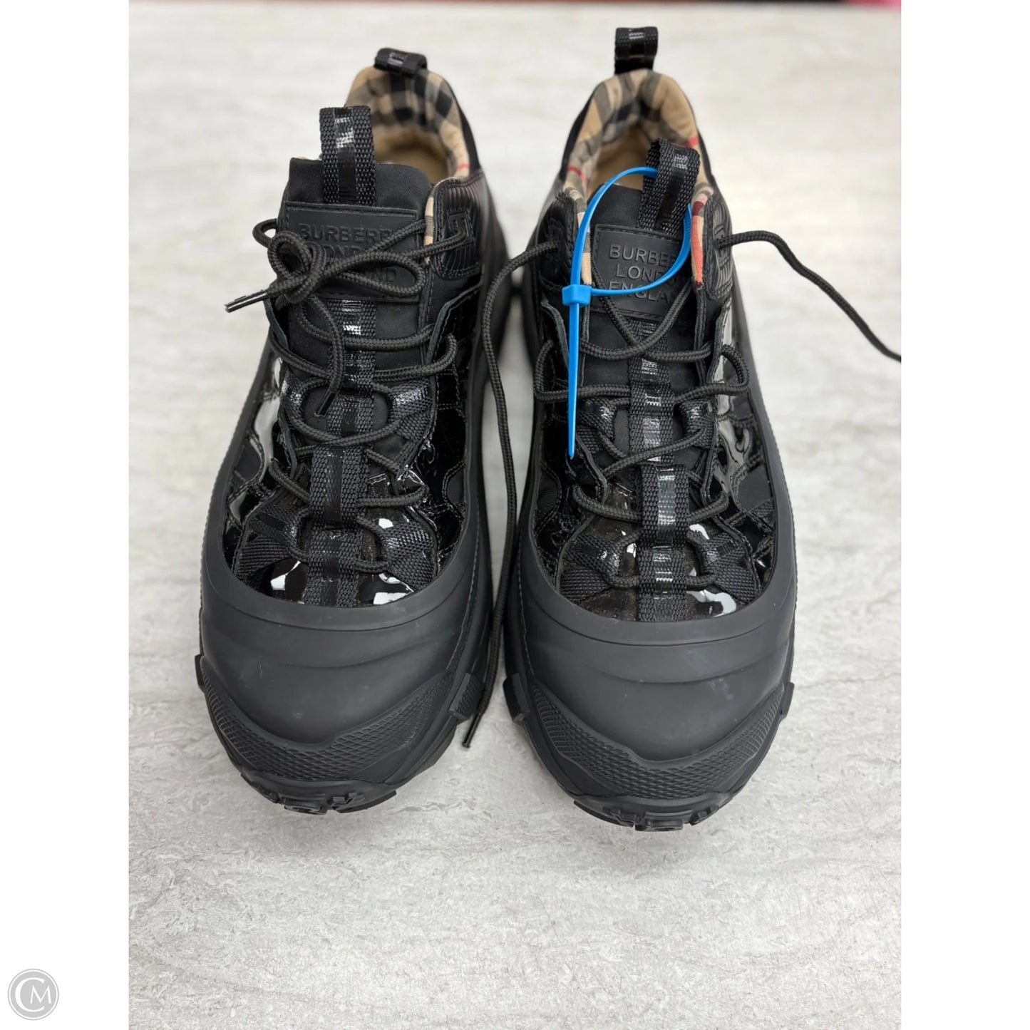 Shoes Luxury Designer By Burberry In Black, Size: 9