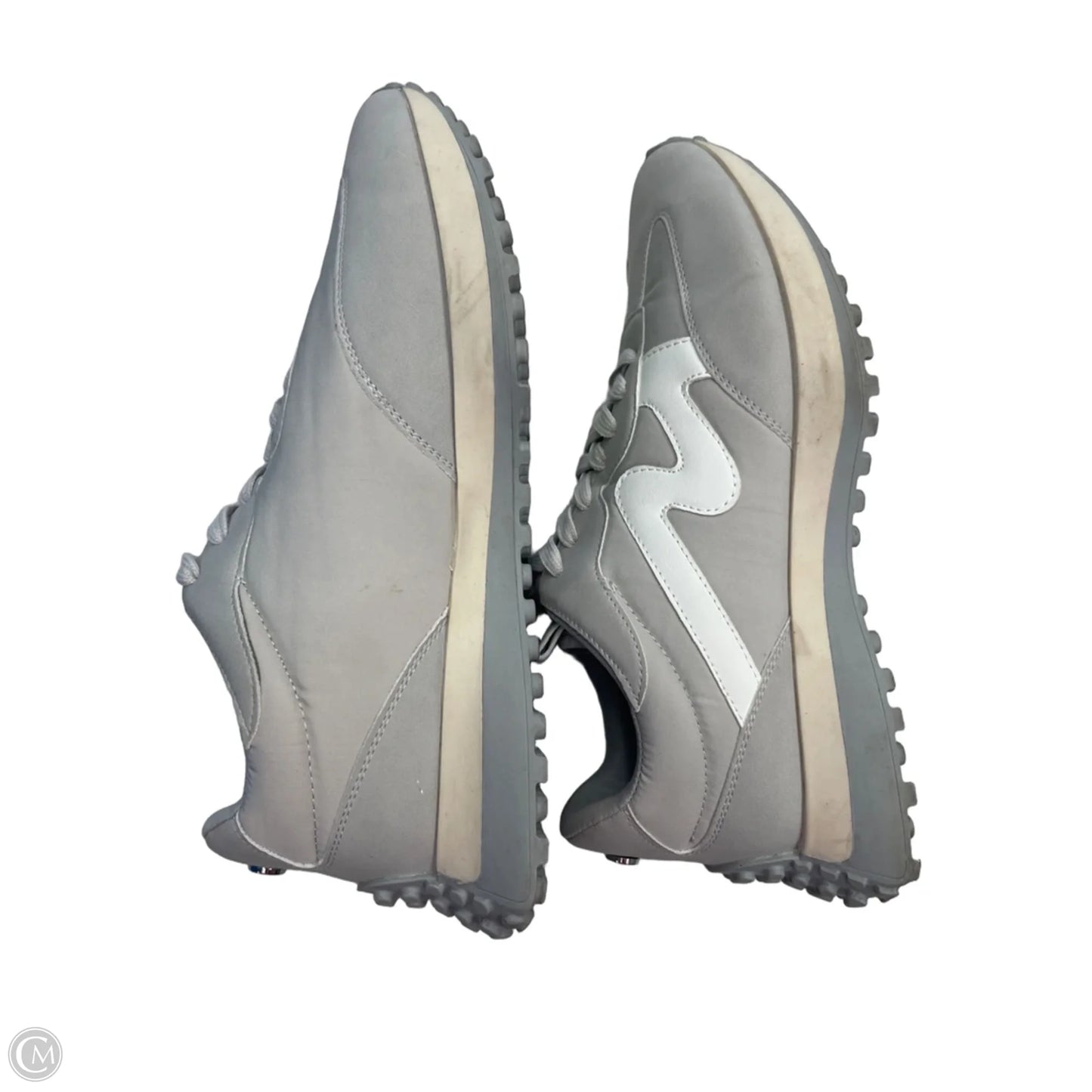 Shoes Sneakers By Clothes Mentor In Grey, Size: 10