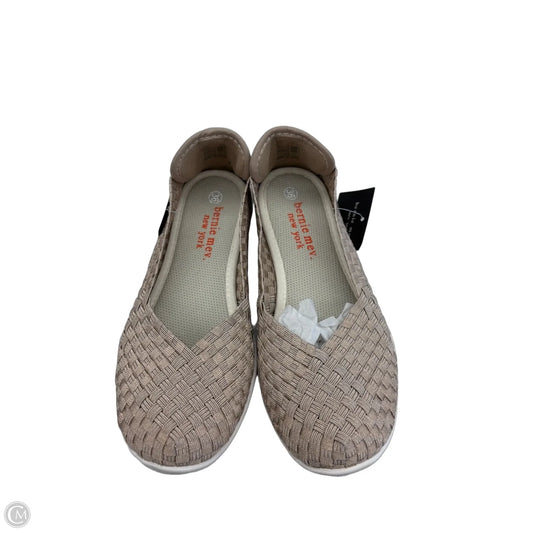 Shoes Flats By Bernie Mev In Tan, Size: 6