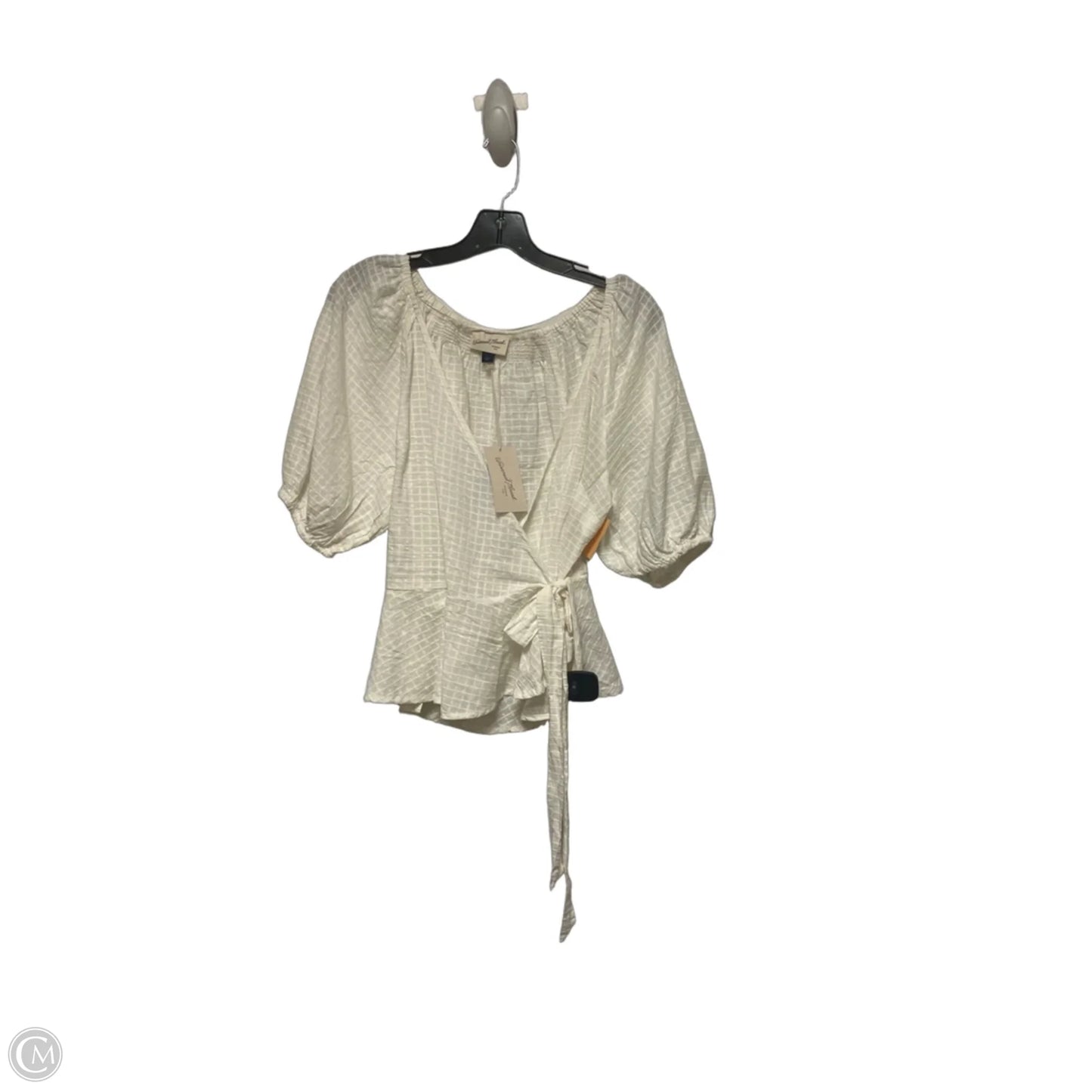 Top Short Sleeve By Universal Thread In Cream, Size: L