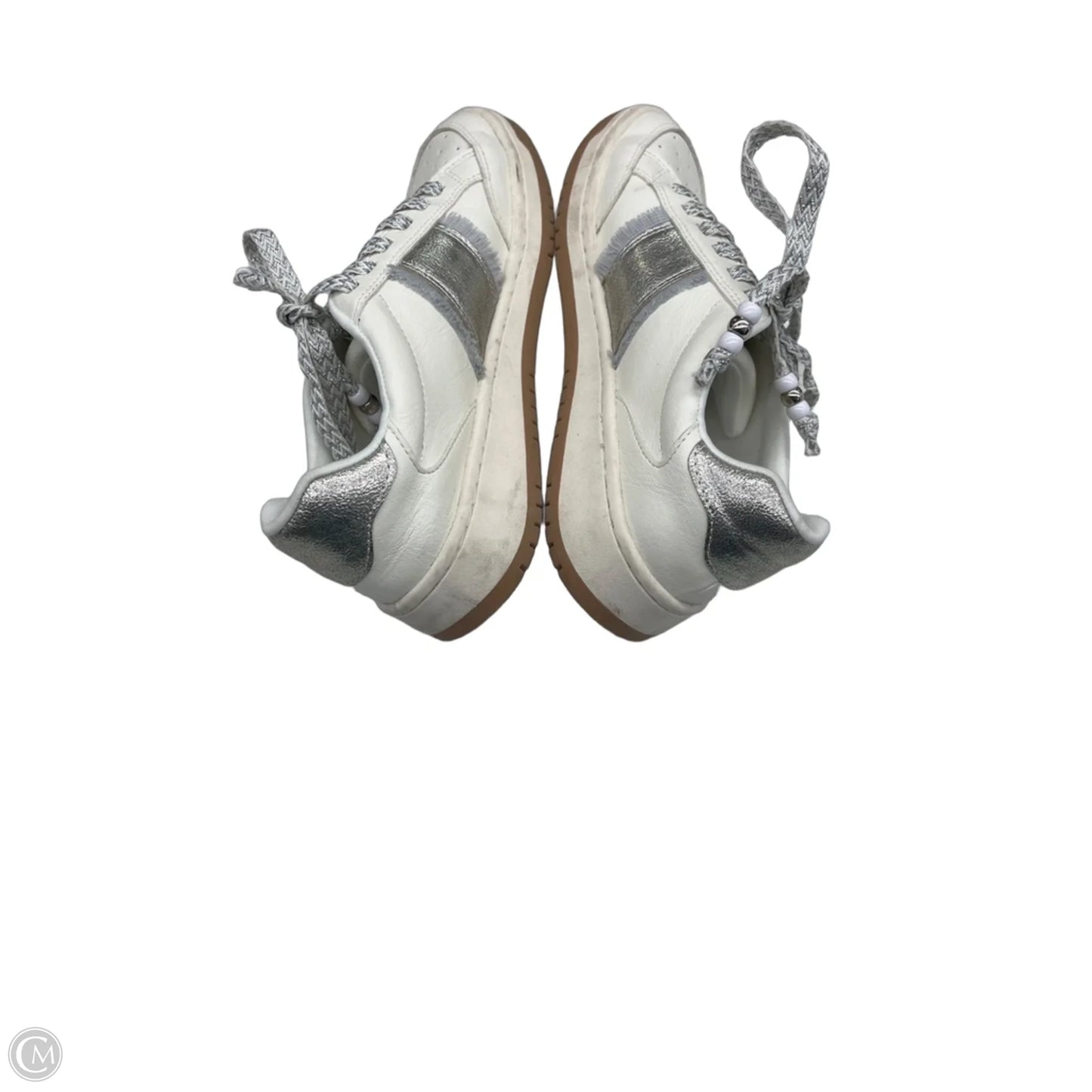 Shoes Sneakers By Clothes Mentor In Cream, Size: 7.5