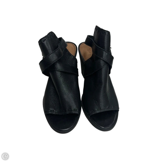 Sandals Designer By Frye In Black, Size: 8
