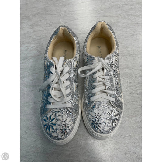 Shoes Sneakers By Betsey Johnson In Silver & White, Size: 9