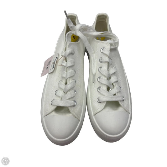 Shoes Sneakers By Sincerely Jules In White, Size: 9