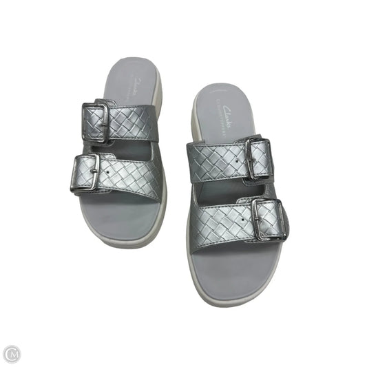 Sandals Flats By Clarks In Grey & Silver, Size: 6.5