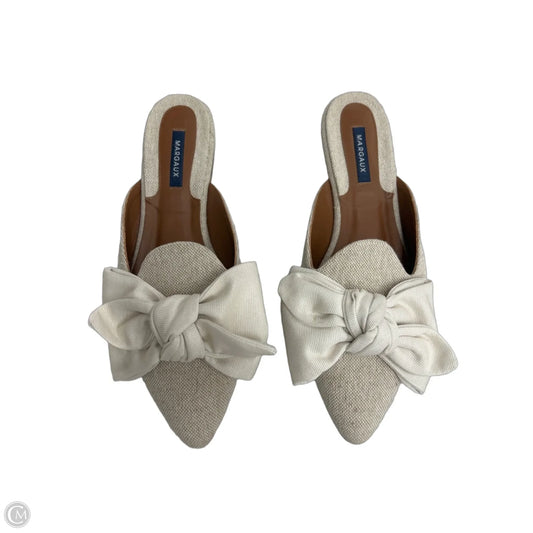 Shoes Flats By Clothes Mentor In Cream, Size: 10