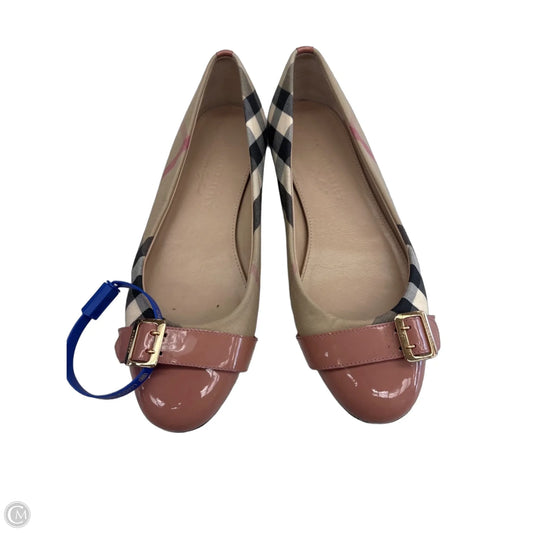 Shoes Luxury Designer By Burberry In Plaid Pattern, Size: 7.5