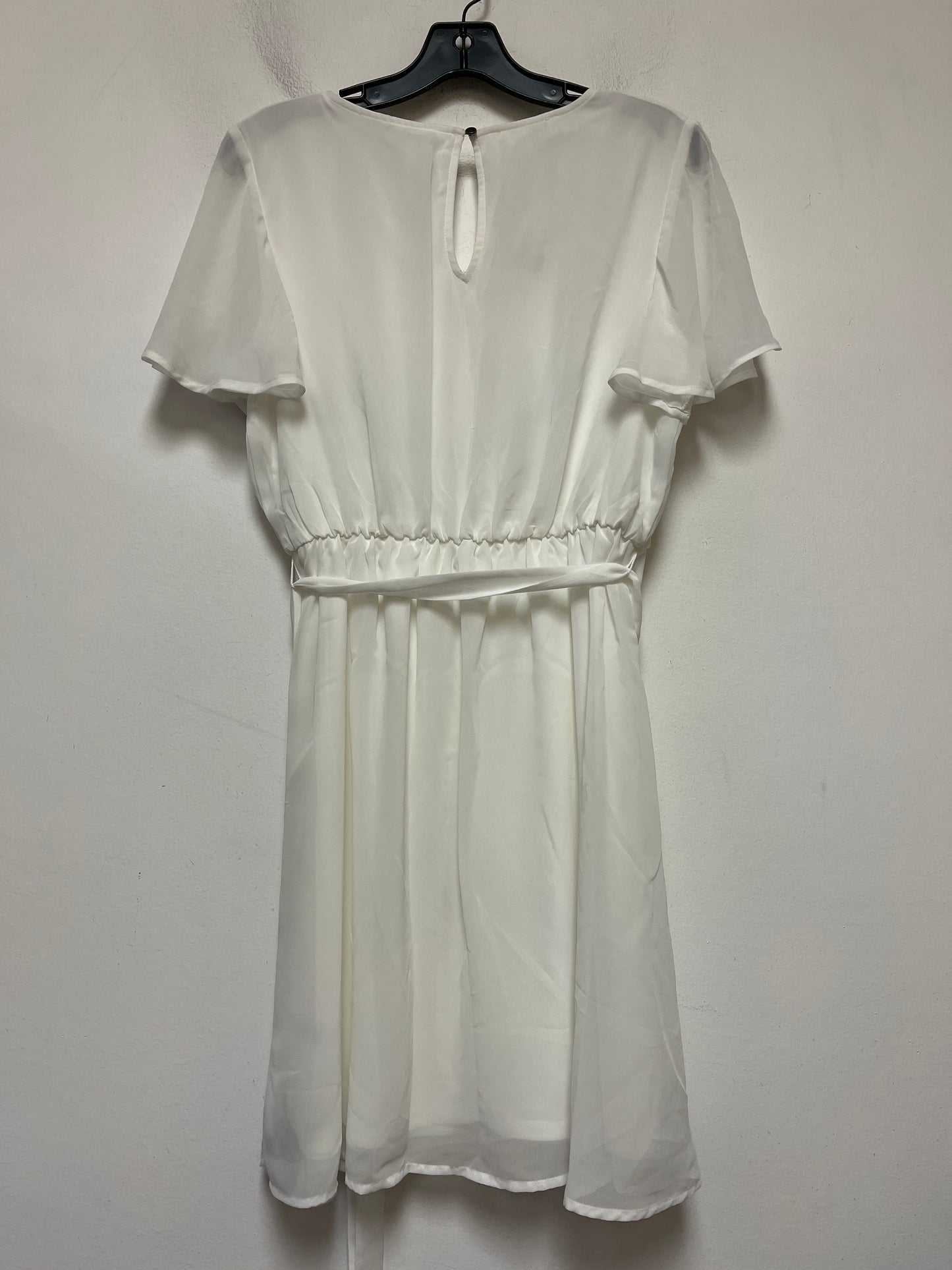 White Dress Casual Short Maurices, Size M