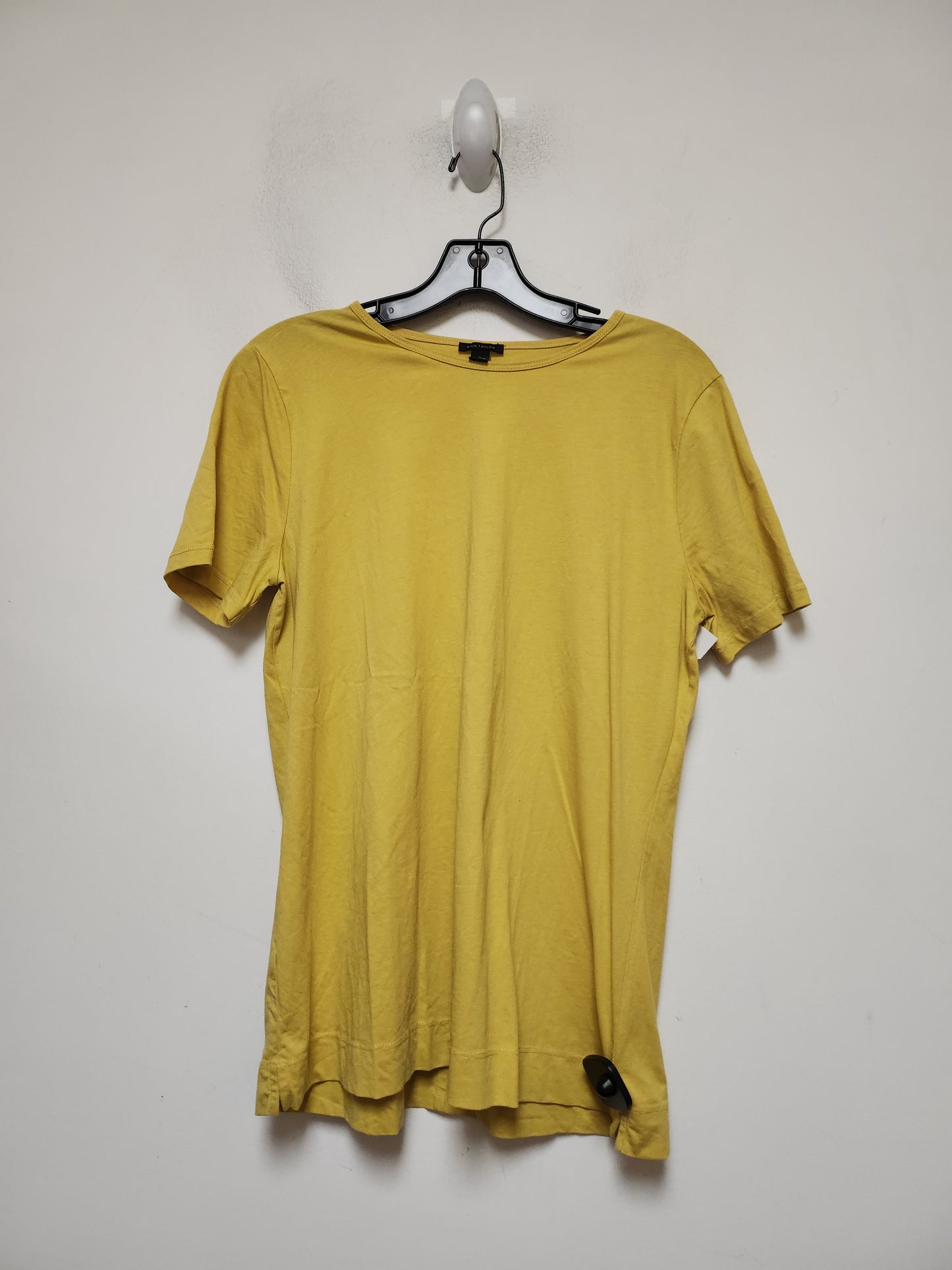 Top Short Sleeve Basic By Ann Taylor In Yellow, Size: L