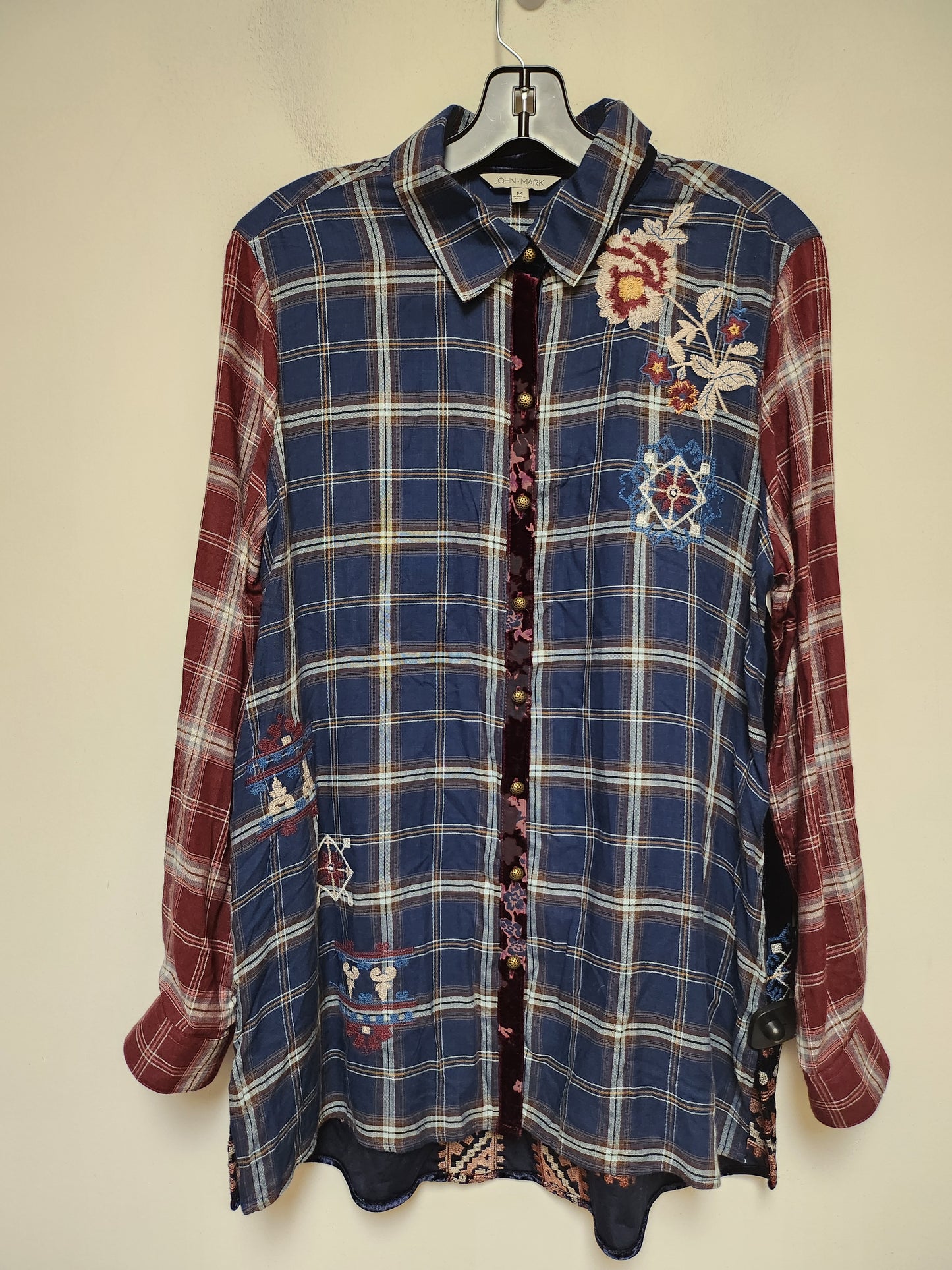 Top Long Sleeve By John Mark In Plaid Pattern, Size: M