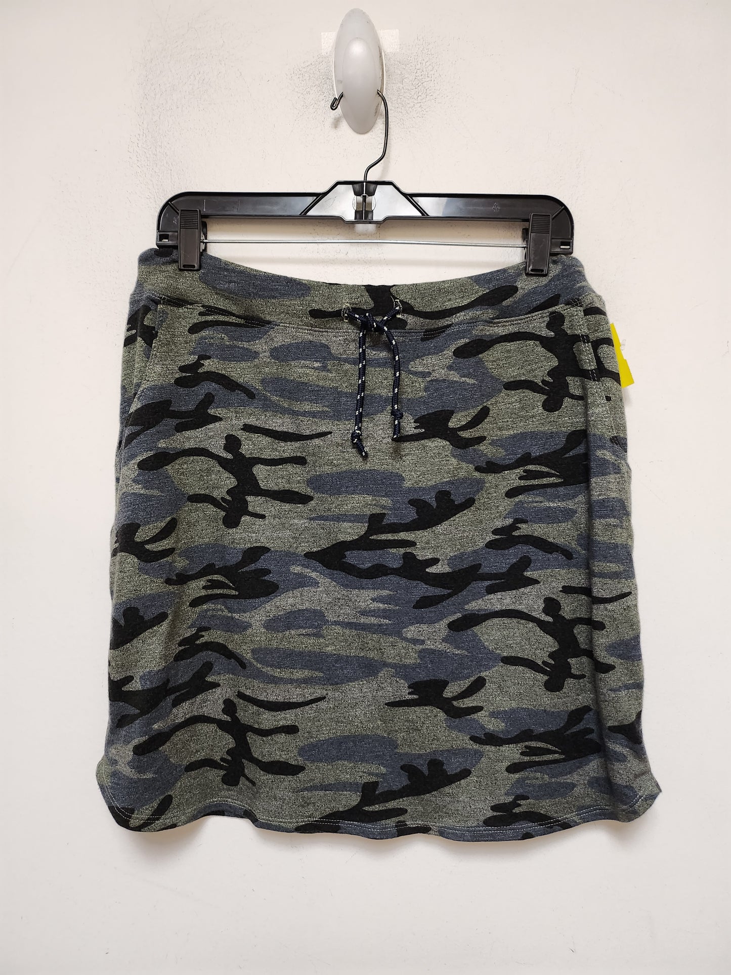 Skirt Mini & Short By Sundry In Camouflage Print, Size: 6