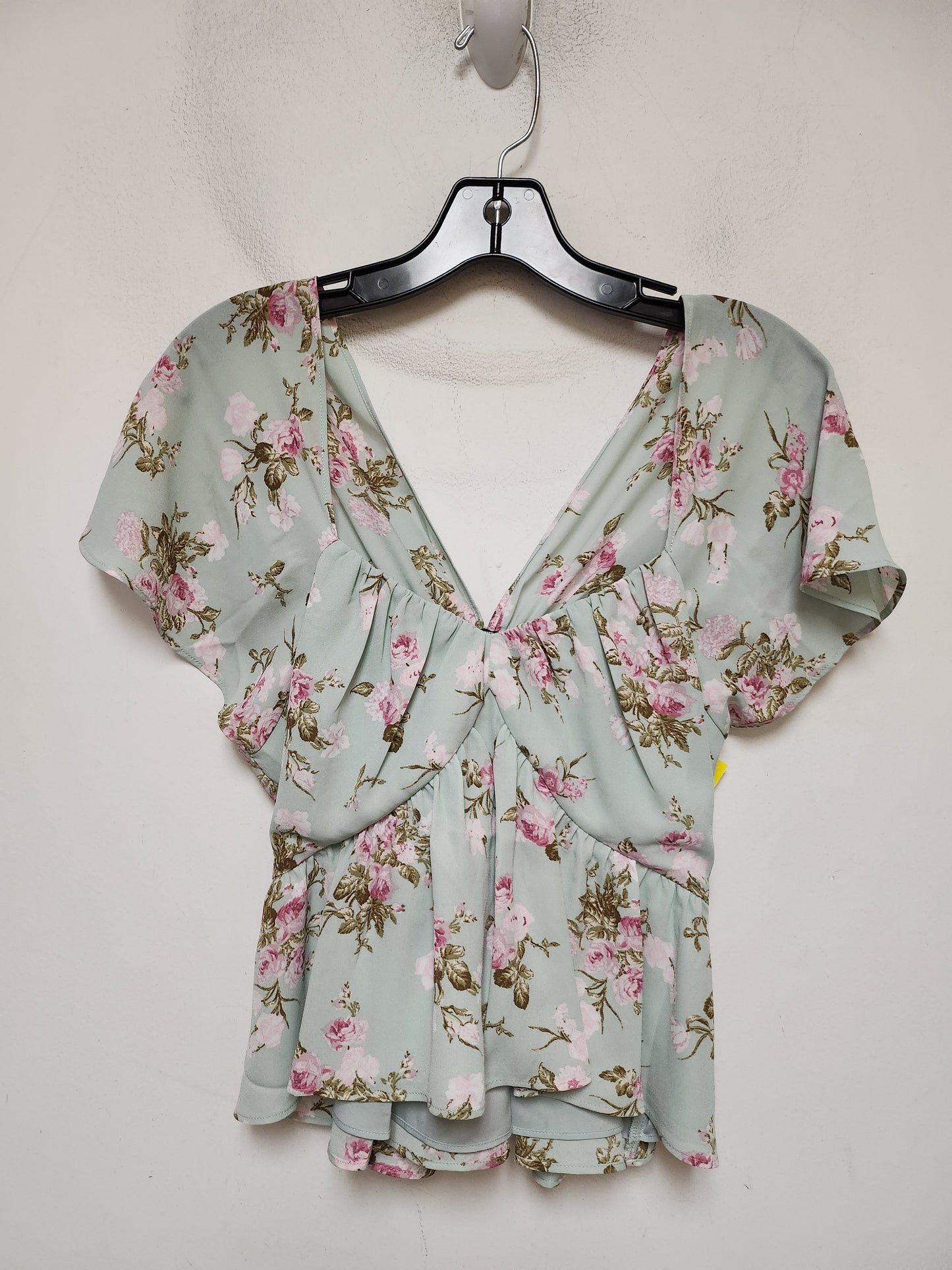 Top Short Sleeve By Express In Floral Print, Size: M