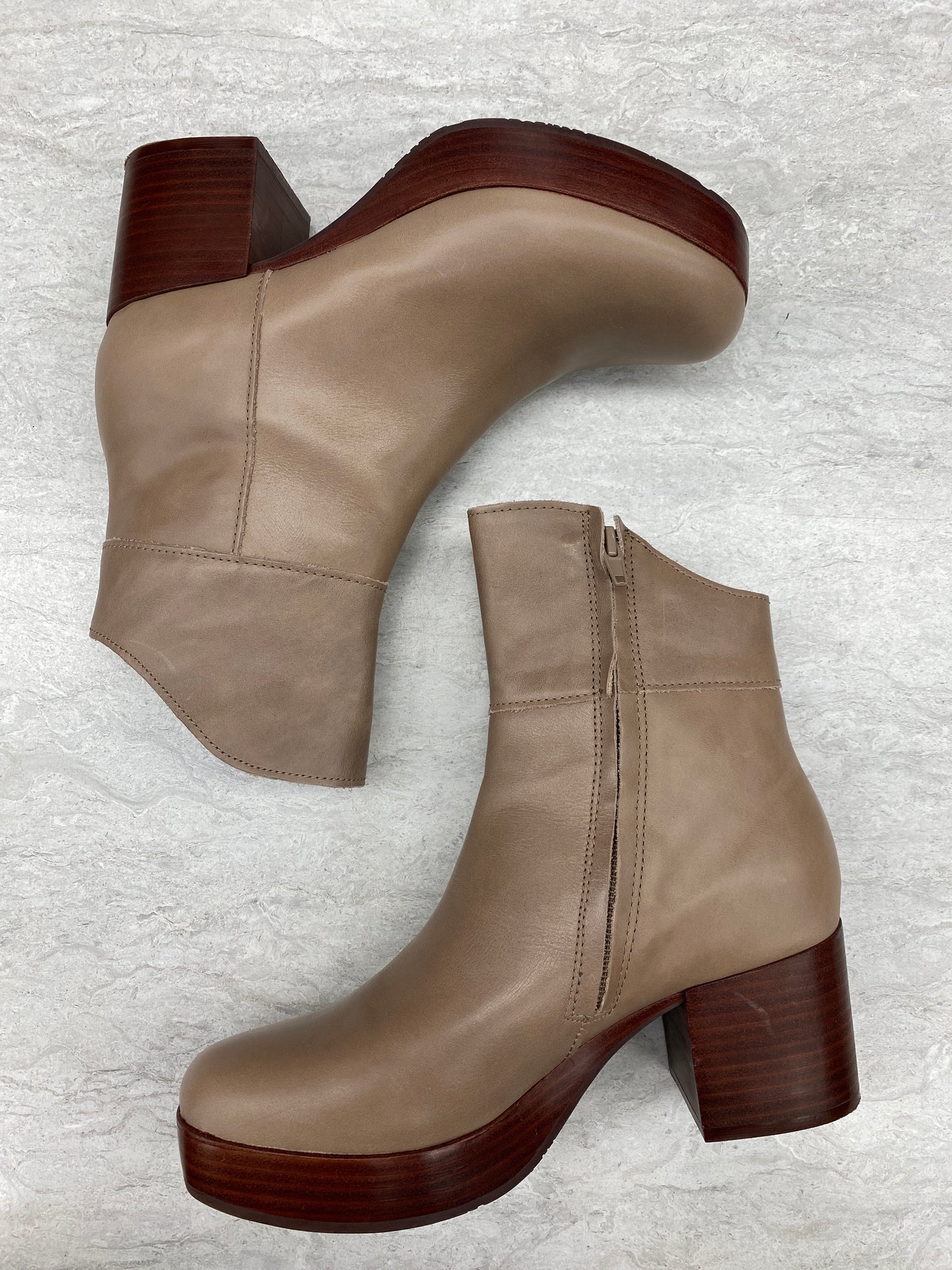 Boots Ankle Heels By Clothes Mentor In Tan, Size: 8