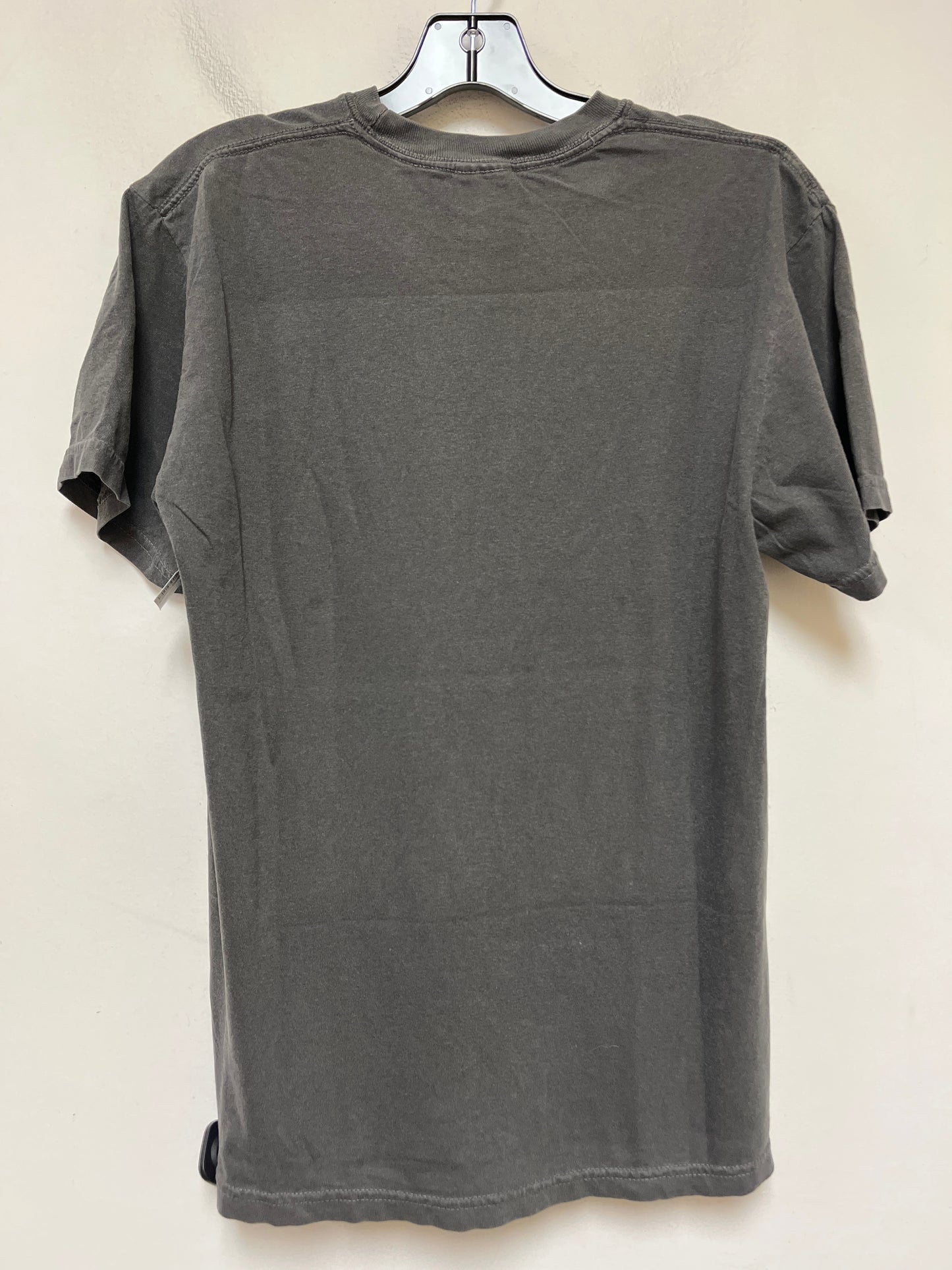 Top Short Sleeve Basic By Clothes Mentor In Grey, Size: M